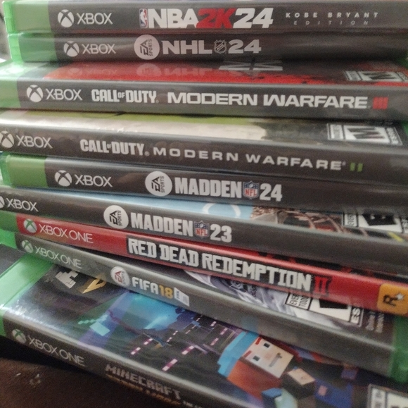 Xbox one with newest games and controller and HDMI cord and headset - Picture 1 of 2